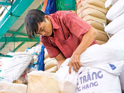 Không thiếu đường nhưng giá vẫn bị đẩy lên cao.