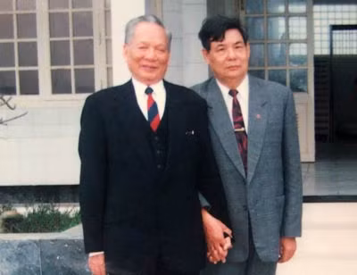 Nguyên Chủ tịch nước Lê Đức Anh và ông Nguyễn Duy Luân.