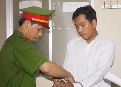 Thi hành lệnh bắt bị can Ngô Văn Tá.
