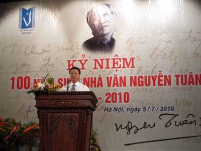 Đồng chí Phùng Hữu Phú, Phó trưởng ban Thường trực Ban Tuyên giáo TW phát biểu tại lễ kỷ niệm.