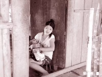 Những ngôi nhà vắng bóng đàn ông.