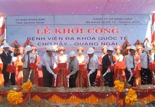 Lễ khởi công bệnh viện.