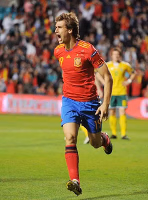 Fernando Llorente lập cú đúp cho ĐT Tây Ban Nha.