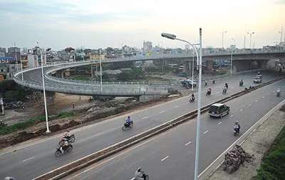 Cầu Vĩnh Tuy, một trong những công trình giao thông trọng điểm kỷ niệm 1000 năm Thăng Long - Hà Nội.