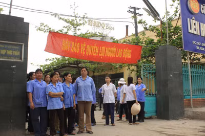 Đình công vẫn là phương pháp đấu tranh với giới chủ của người lao động khi mức lương tối thiểu còn quá thấp (Ảnh: Thu Uyên).