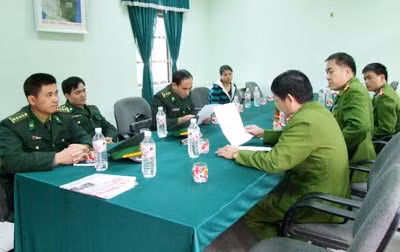 Cơ quan Công an phối hợp đưa nạn nhân bị lừa bán ra nước ngoài trở về Việt Nam.