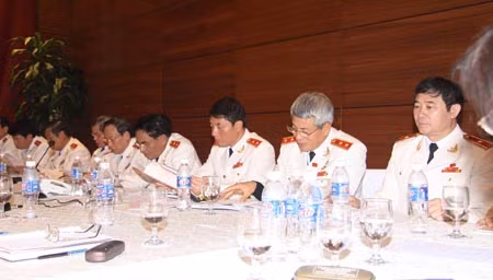 Đổi mới tư duy cán bộ ngay từ hình thức bầu cử tại Đại hội XI ảnh 2