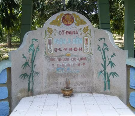 Mộ Bảy Đởm.