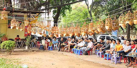 Một góc quán cà phê chim.