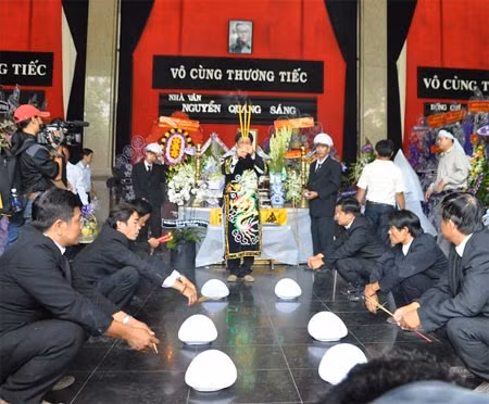 Lễ di quan nhà văn Nguyễn Quang Sáng đi hỏa thiêu.