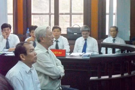 Các bị cáo tại tòa.