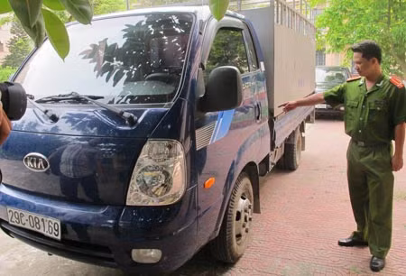 Chiếc ôtô tang vật vụ án.