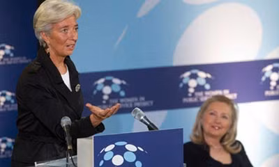 Tổng Giám đốc IMF Christine Lagarde đề xuất giải quyết khủng hoảng kinh tế toàn cầu hiện nay phải bắt nguồn từ trung tâm khủng hoảng là châu Âu.