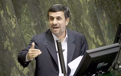 Tổng thống Iran Mahmoud Ahmadinejad đang chịu nhiều sức ép từ trong nước và cả từ nước ngoài.