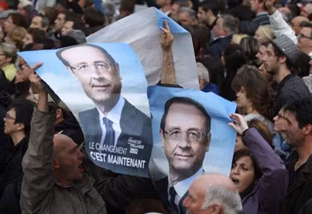 Niềm vui của những người ủng hộ đảng Xã hội sau chiến thắng của ông Francois Hollande trong cuộc bầu cử Tổng thống Pháp.