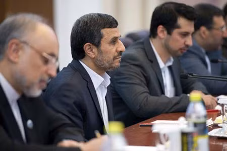 Tham dự Hội nghị thượng đỉnh SCO, Tổng thống Mahmoud Ahmadinejad dự định sẽ đưa ra cảnh báo chống lại các quốc gia phương Tây về chương trình hạt nhân của Iran và vấn đề Syria.