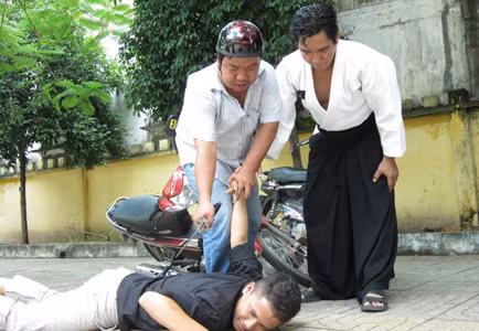 Tập huấn võ thuật cho “hiệp sĩ” đường phố ảnh 1