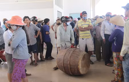 Chặn xe, đập phá tài sản vì bức xúc DN gây ô nhiễm môi trường ảnh 2