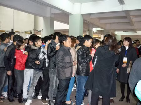 Trên 1 vạn lao động thi đạt chứng chỉ tiếng Hàn từ tháng 12/2011 đang được làm hồ sơ dự tuyển sang Hàn Quốc.