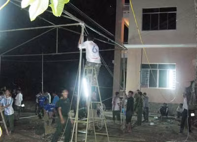 Sóc Trăng: Bộ đội và Công an trắng đêm dựng nhà, cấp CMND ảnh 1
