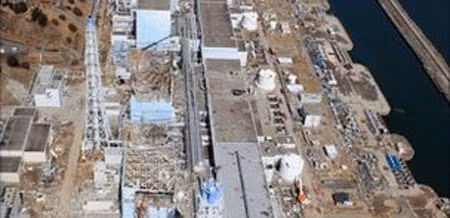 Động đất và sóng thần hôm 11/3 đã gây thiệt hại nặng nề cho Nhà máy điện Fukushima Dai-i-chi, đặc biệt là khu vực có các lò phản ứng hạt nhân. Ảnh: AFP.