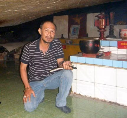 Cuối hang.