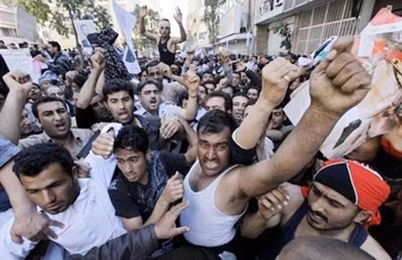 Biểu tình bạo lực đang leo thang ở Syria và Yemen. Ảnh: AP.
