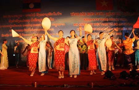 Chuyến lưu diễn của Đoàn nghệ thuật Bộ An ninh Lào tại Việt Nam đã giới thiệu nét văn hóa đặc trưng của đất nước Lào và góp phần thắt chặt tình hữu nghị hai dân tộc Việt - Lào.