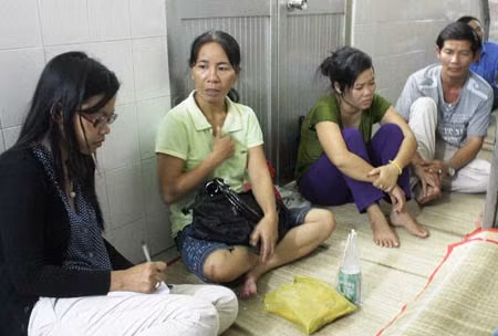 Người thân của hai em lo lắng cho tương lai của chúng.