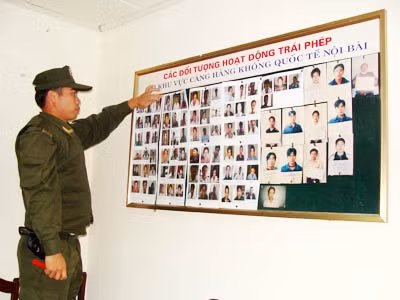 Cần biện pháp đồng bộ dẹp bỏ "cò mồi" tại sân bay Nội Bài ảnh 1