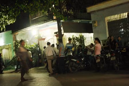 Lực lượng Công an khám nghiệm hiện trường vụ án.