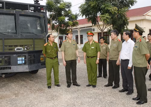 Thượng tướng Trần Đại Quang, Ủy viên Bộ Chính trị, Bộ trưởng Bộ Công an kiểm tra công tác tại Công an Kon Tum.