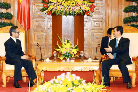 Thủ tướng Nguyễn Tấn Dũng tiếp Bộ trưởng Bộ Ngoại giao nước Cộng hoà Indonesia, Marty Natalegawa. Ảnh: TTXVN.