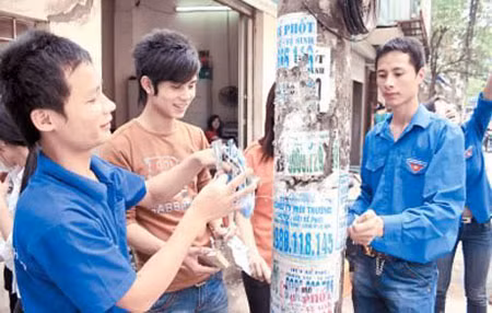 Lãnh đạo TP Hà Nội yêu cầu bóc xoá quảng cáo rao vặt vi phạm gắn với chỉnh trang, quét sơn... Ảnh minh họa.