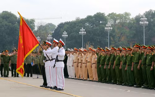 Công an TP Hà Nội báo công dâng Bác.