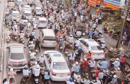Hà Nội quyết liệt giảm ùn tắc giao thông ảnh 1