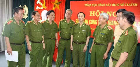 Trung tướng Phạm Quý Ngọ, Ủy viên Trung ương Đảng, Thứ trưởng Bộ Công an cùng các đại biểu dự Hội nghị.