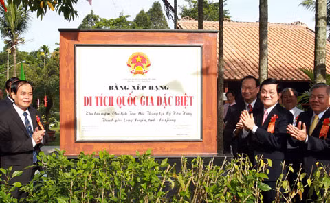 Chủ tịch nước Trương Tấn Sang tại lễ gắn biển cho Khu lưu niệm Chủ tịch Tôn Đức Thắng. Ảnh:TTXVN.