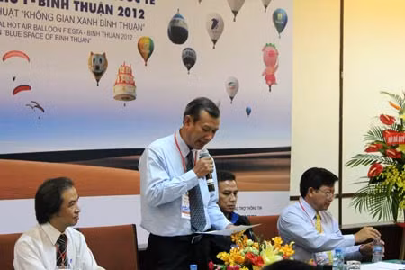 Ông Ngô Minh Chính, Giám đốc Sở VH,TT&DL tỉnh Bình Thuận, Trưởng Ban tổ chức VIHABF phát biểu tại họp báo.