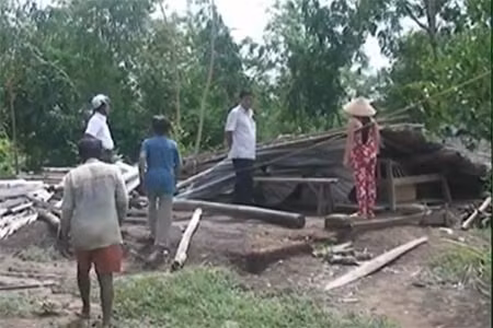 Lốc xoáy gây ảnh hưởng nghiêm trọng tại Sóc Trăng và Đồng Tháp.