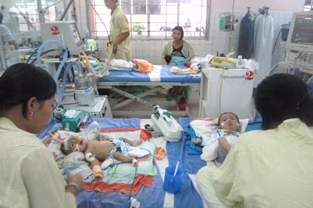 Bệnh nhi tại Đà Nẵng gia tăng do thay đổi thời tiết đột ngột.