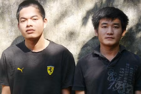 Tiến và Chiến tại cơ quan Công an.