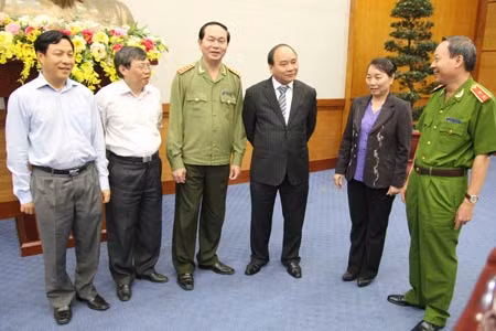 Phó Thủ tướng Chính phủ Nguyễn Xuân Phúc; Bộ trưởng Bộ Công an Trần Đại Quang cùng các đại biểu dự Hội nghị. Ảnh: Việt Hưng.