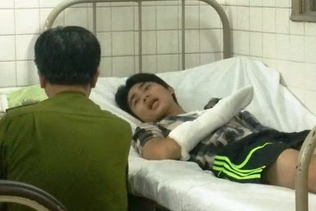 Công an quận 1 đang lấy lời khai anh Thép.