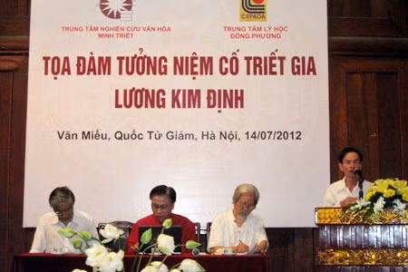 Buổi tọa đàm diễn ra tại Văn Miếu - Quốc Tử Giám. Các nghiên cứu của triết gia Lương Kim Định.