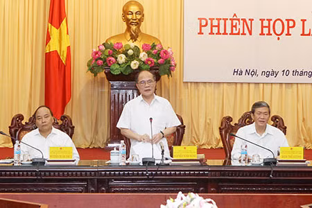 Chủ tịch Quốc hội Nguyễn Sinh Hùng, Chủ tịch Ủy ban Dự thảo sửa đổi Hiến pháp năm 1992 phát biểu khai mạc phiên họp. Ảnh: TTXVN.
