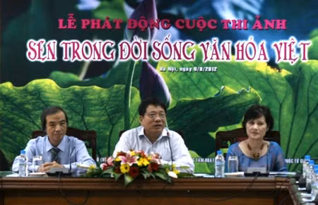 Lễ phát động của thi ảnh “Sen trong đời sống văn hóa Việt”.