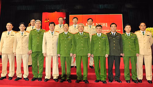 Thượng tướng Phạm Quý Ngọ, Ủy viên Trung ương Đảng, Thứ trưởng Bộ Công an với các đại biểu tham dự hội nghị.