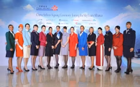 Các thành viên chúc mừng China Airlines gia nhập Liên minh hàng không toàn cầu SkyTeam. Đoàn tiếp viên của 15 hãng hàng không là thành viên của Liên minh hàng không toàn cầu SkyTeam.