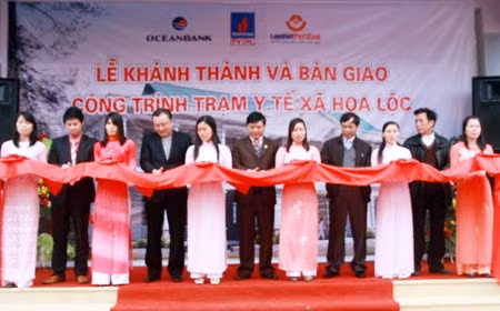 Lễ cắt băng khánh thành Trạm Y tế xã Hoa Lộc (Hậu Lộc, Thanh Hóa).